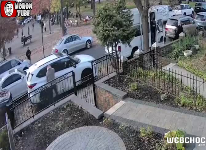 Video :In New York City, a man was shot dead while attempting to prevent a daylight heist